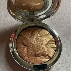 MAC Highlighter Snowflushed
